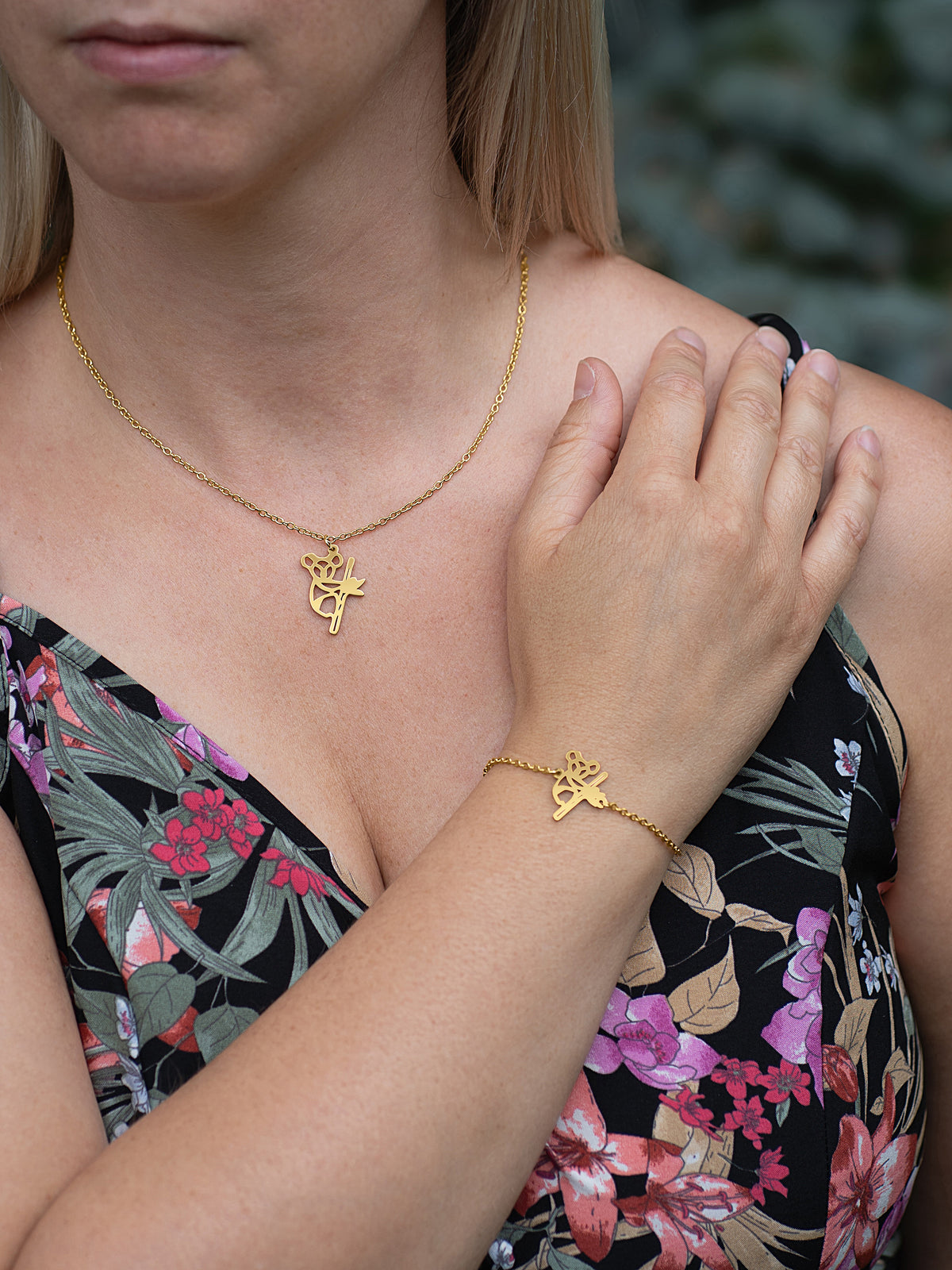 Parure koala symbole animal totem avec collier et bracelet portée par une femme