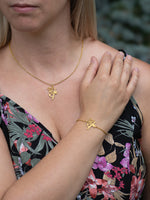 Parure koala symbole animal totem avec collier et bracelet portée par une femme