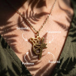 Collier pendentif koala géométrique/origami en acier inoxydable doré porté au cou avec symboles totem par LIYAMI Nature