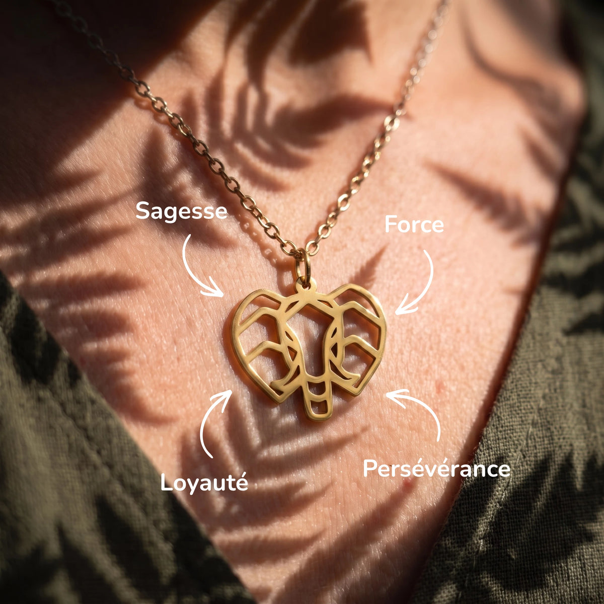 Collier pendentif éléphant géométrique/origami en acier inoxydable doré porté au cou avec symboles totem par LIYAMI Nature